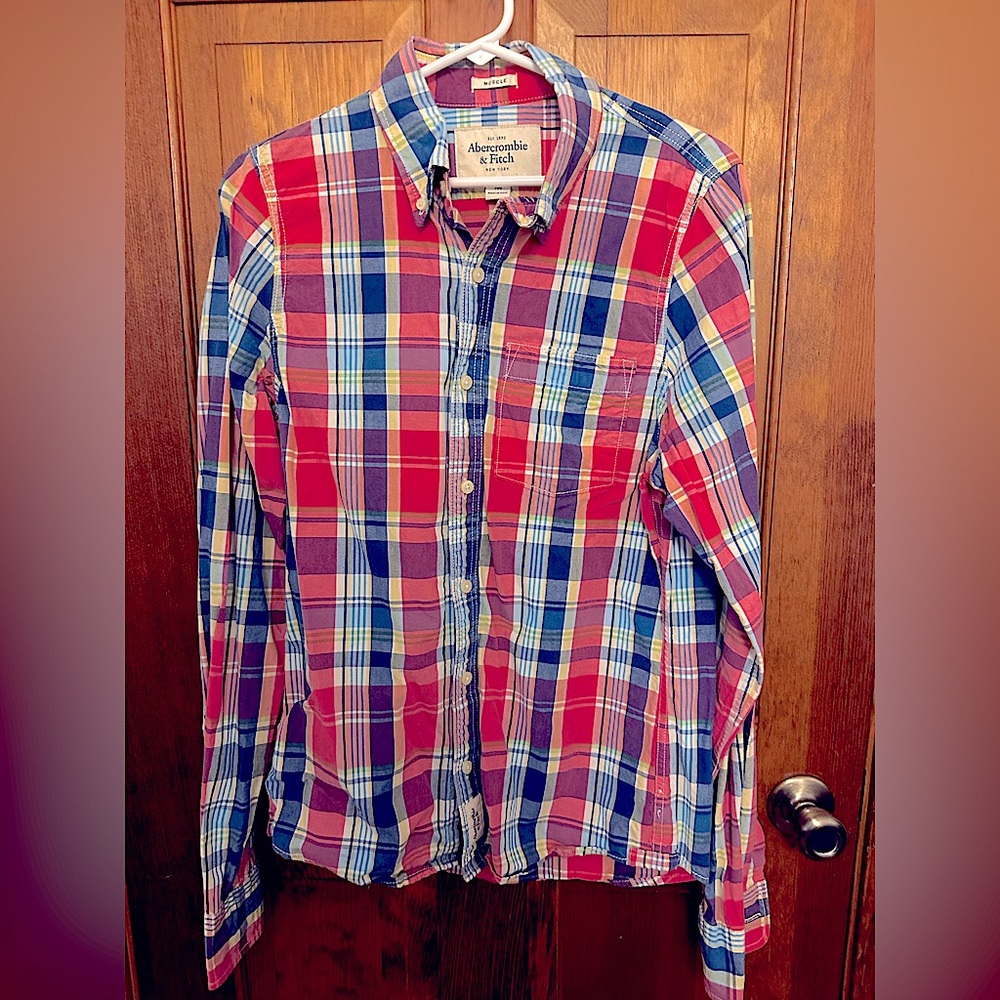 Abercrombie & Fitch Men's Red/Blue Plaid Muscle Fit Button Down Shirt Medium